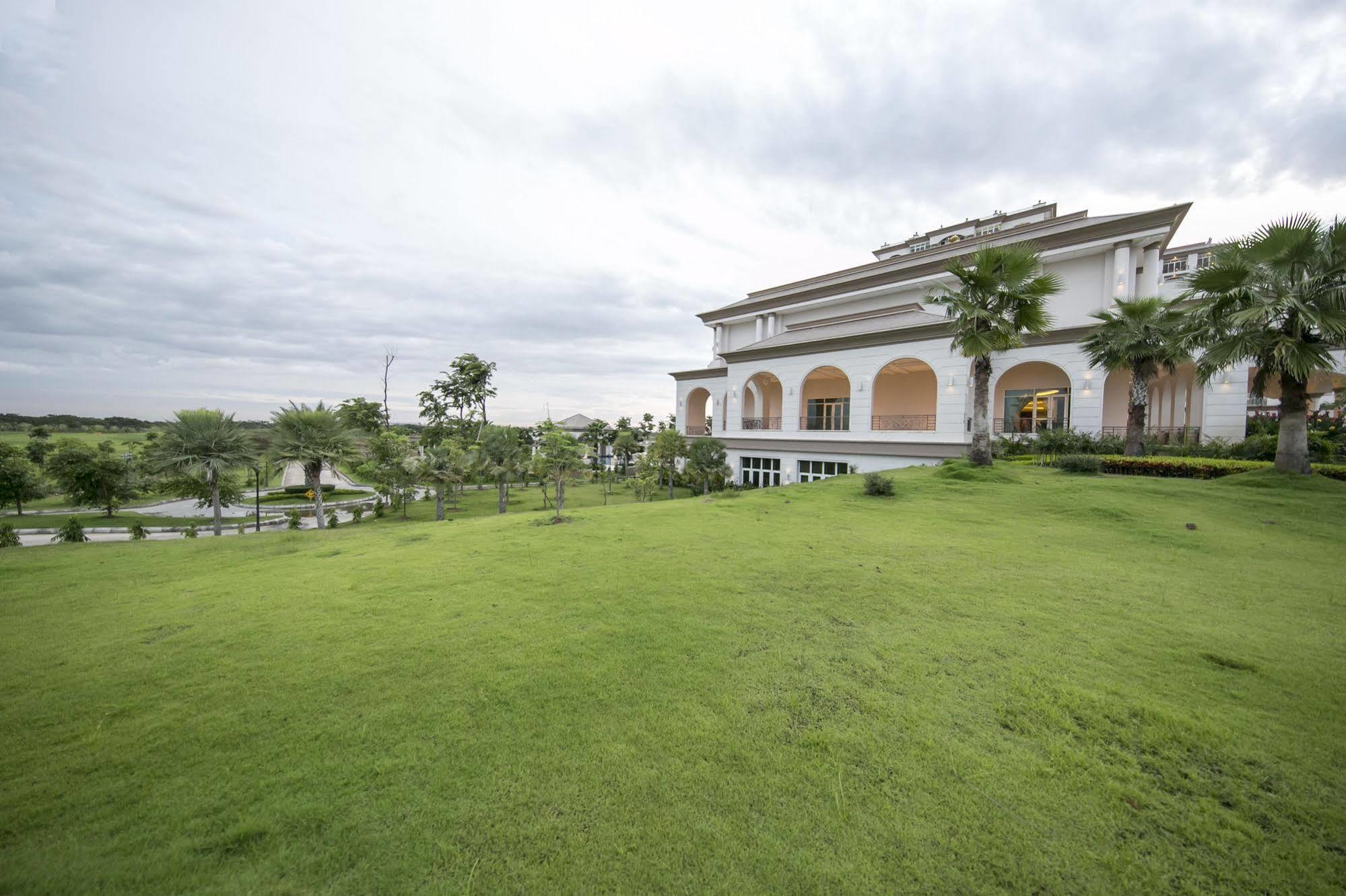 Garden City Hotel Phnom Penh Exterior foto